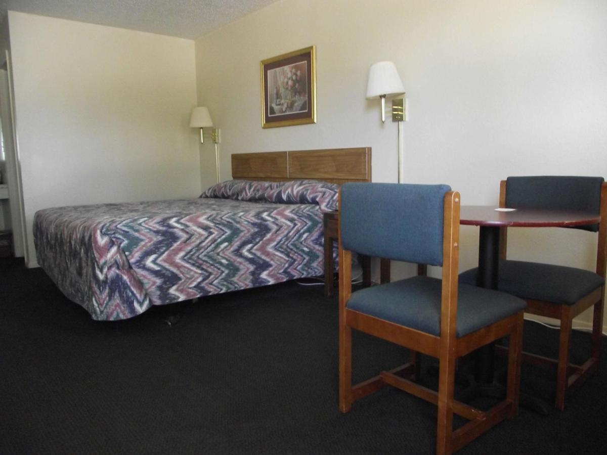 Glen Rose Inn & Suites ภายนอก รูปภาพ