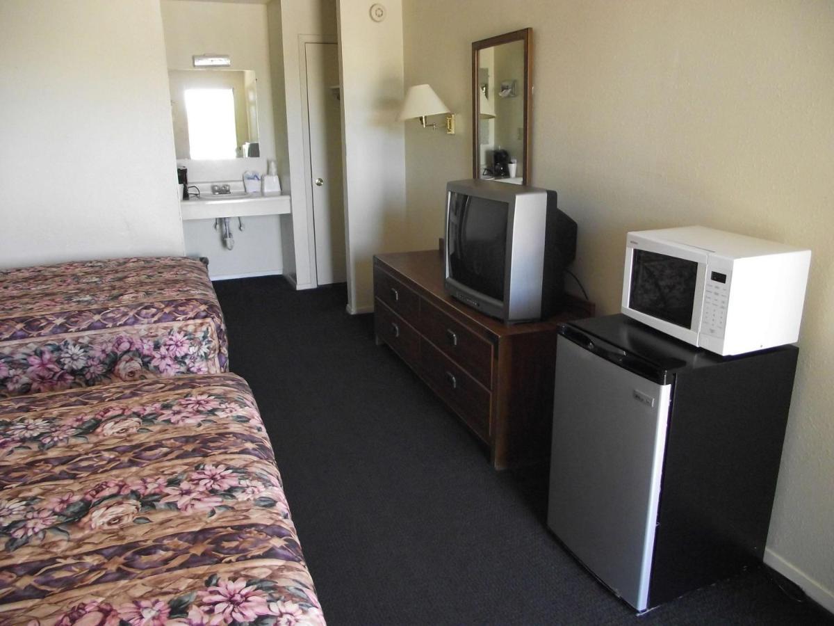 Glen Rose Inn & Suites ภายนอก รูปภาพ