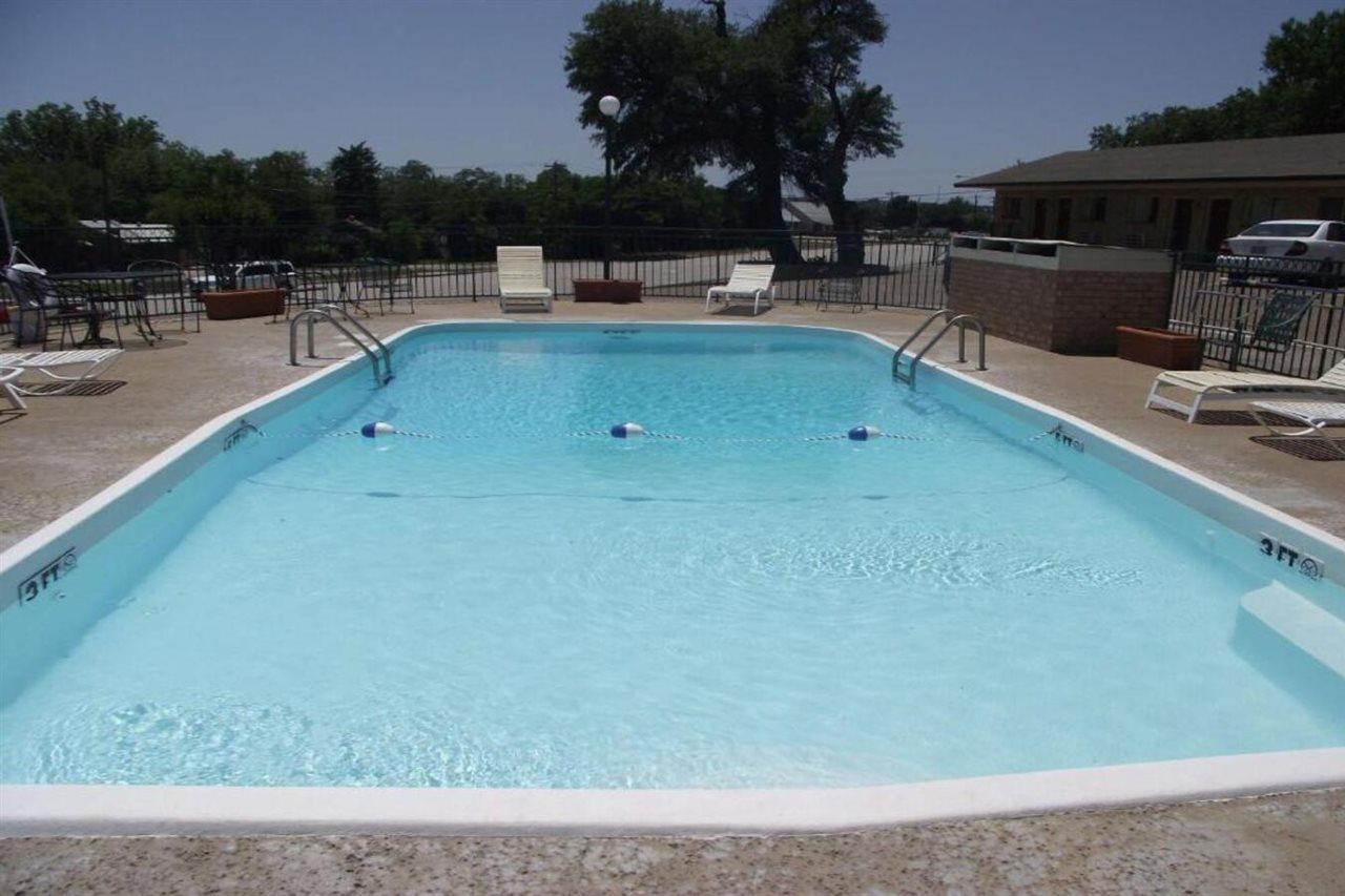 Glen Rose Inn & Suites ภายนอก รูปภาพ