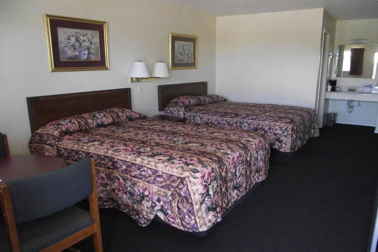 Glen Rose Inn & Suites ภายนอก รูปภาพ