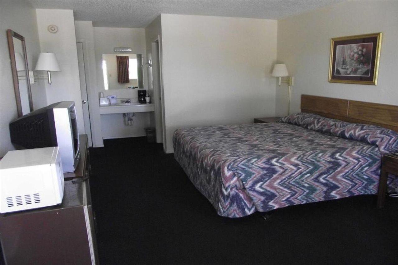Glen Rose Inn & Suites ภายนอก รูปภาพ
