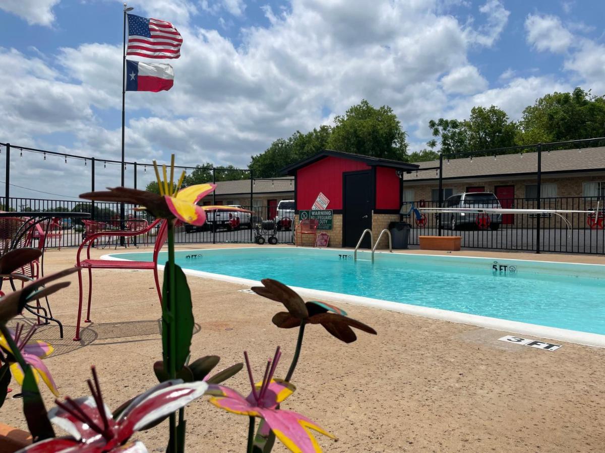 Glen Rose Inn & Suites ภายนอก รูปภาพ
