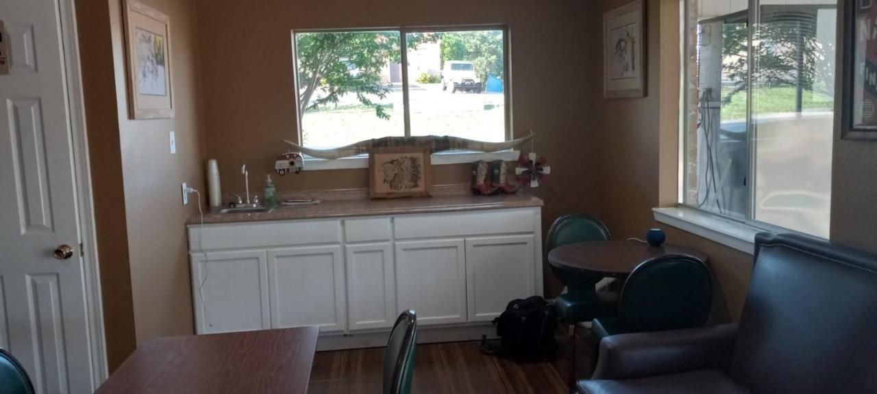 Glen Rose Inn & Suites ภายนอก รูปภาพ