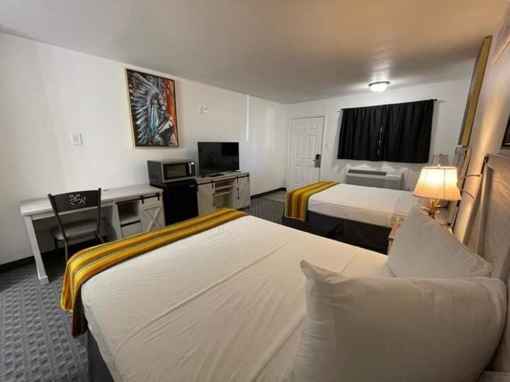 Glen Rose Inn & Suites ภายนอก รูปภาพ