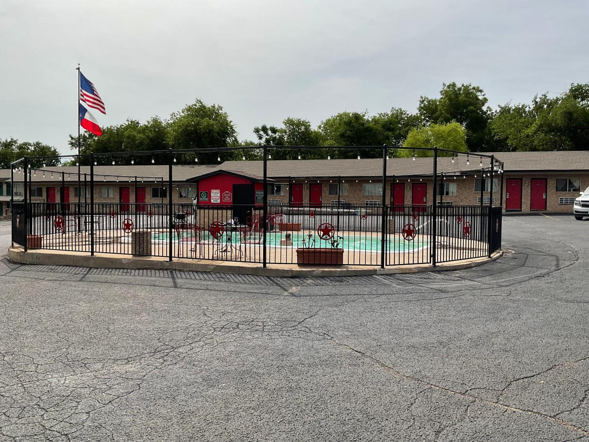Glen Rose Inn & Suites ภายนอก รูปภาพ