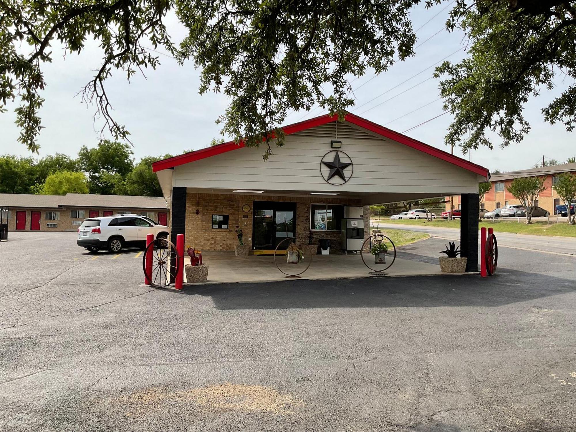 Glen Rose Inn & Suites ภายนอก รูปภาพ