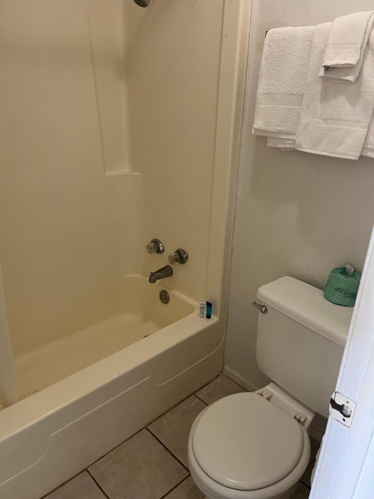 Glen Rose Inn & Suites ภายนอก รูปภาพ