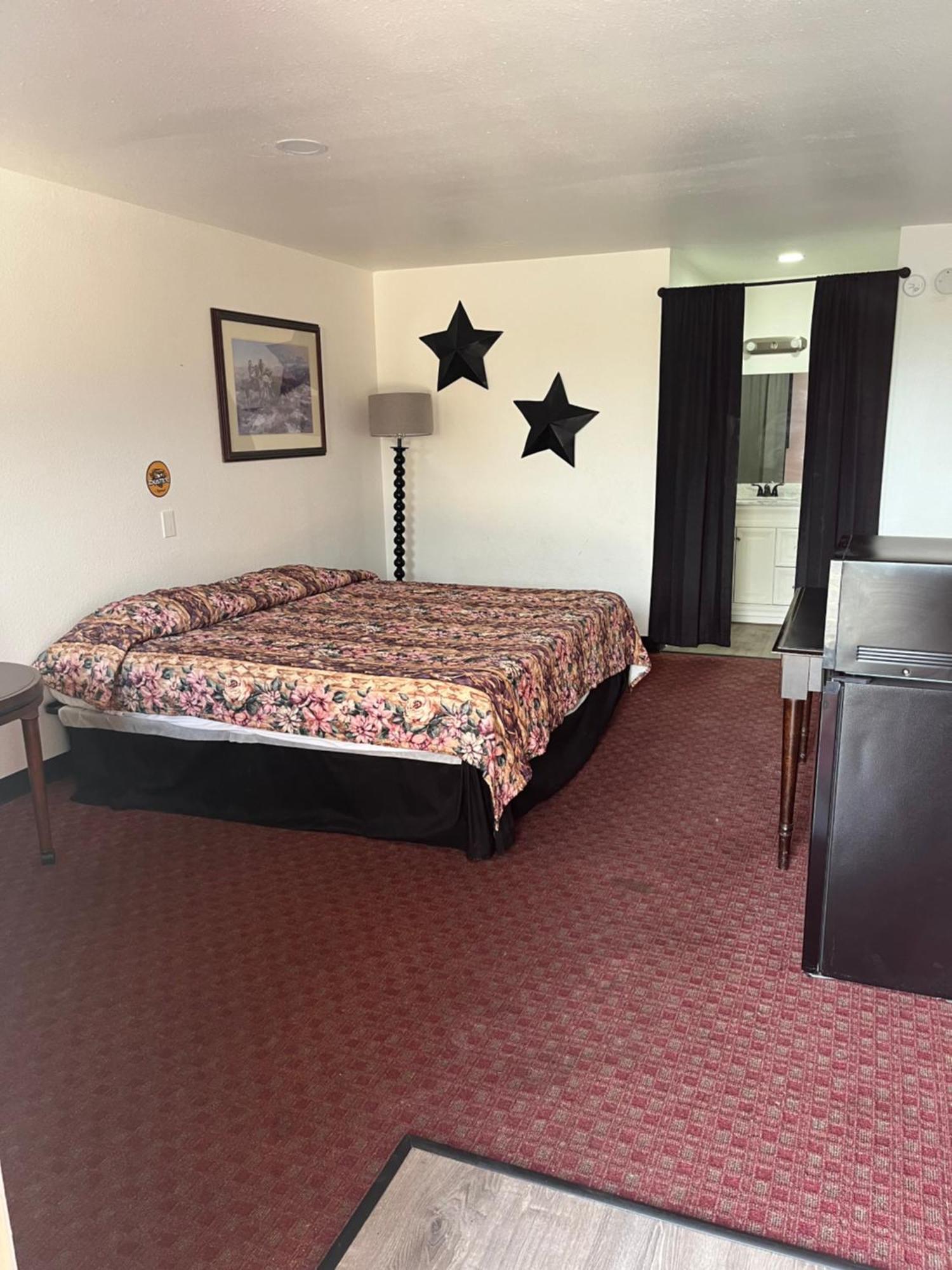 Glen Rose Inn & Suites ภายนอก รูปภาพ
